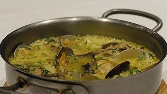 Receta: arroz con almejas y setas de temporada