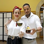 Laura Gallego y Cristian Monasterio con sus cócteles tras la final regional celebrada en el CIFP Hostelería y Turismo de Gijón.