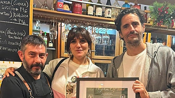 La visita a Asturias de Rozalén y Juan Diego Botto: del homenaje en El Mazucu a cenar cachopo en una conocida sidrería de Gijón