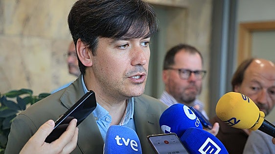 Borja Sánchez: «La economía asturiana ha dejado atrás la reconversión industrial y el PIB supera los 30.000 millones»