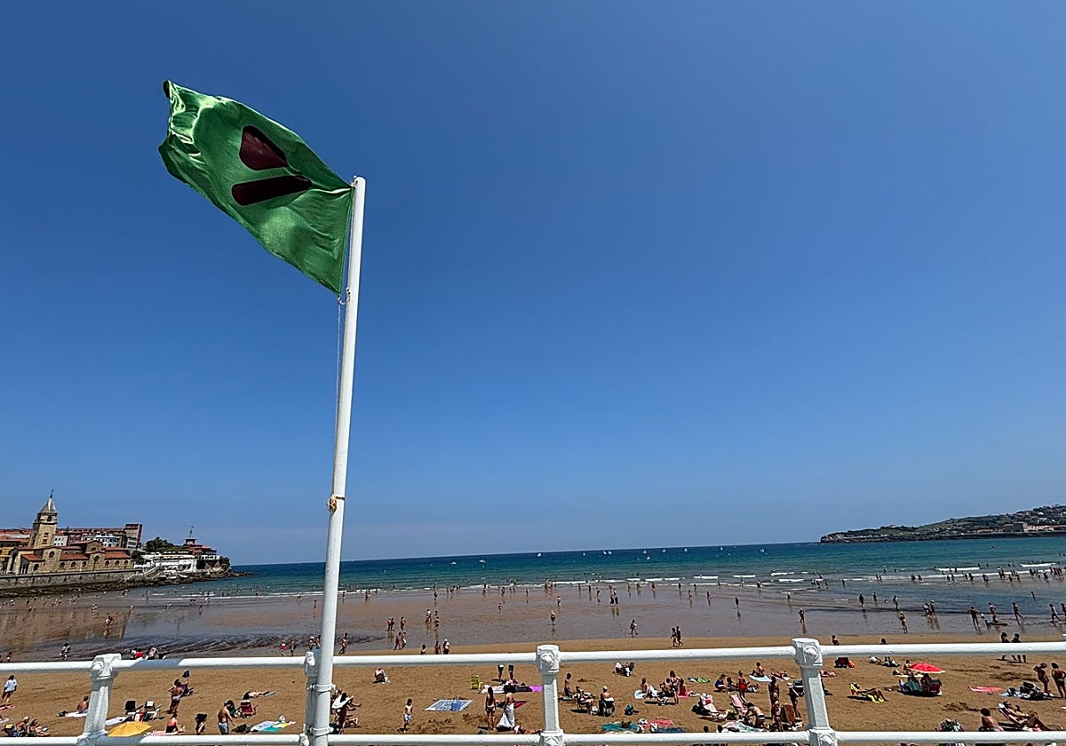 La primera carabela portuguesa ya ha llegado a Gijón