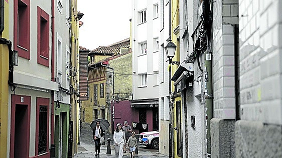El barrio gijonés de Cimavilla reclama al Principado de Asturias que los pisos turísticos que cambien de propietario pasen a ser vivienda habitual