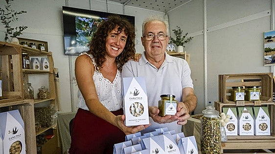 Enrique Busto, agricultor: «El pistacho está de moda, pero en Asturias no se da por la humedad»