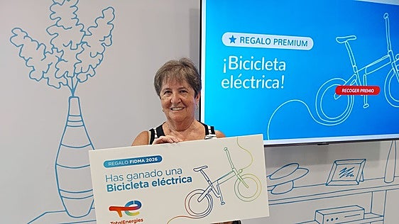 María Jesús Morán gana en la Feria de Muestras la bicicleta eléctrica de TotalEnergies