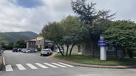 Dos jóvenes heridos tras ser atacados por un individuo con una botella rota en las fiestas de Navia