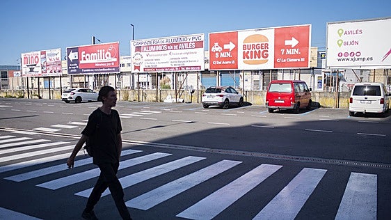 El avance de las obras de ampliación del andén devuelve a la normalidad la estación de autobús de Avilés