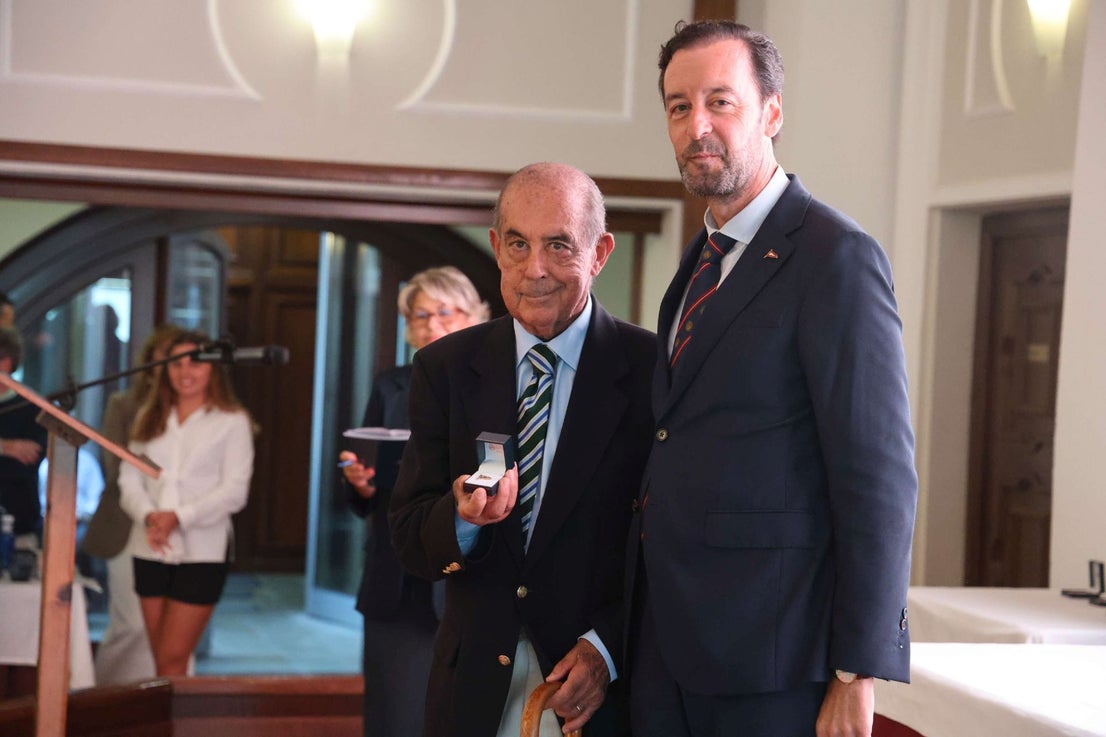El Club de Regatas de Gijón homenajea a 10 socias de honor