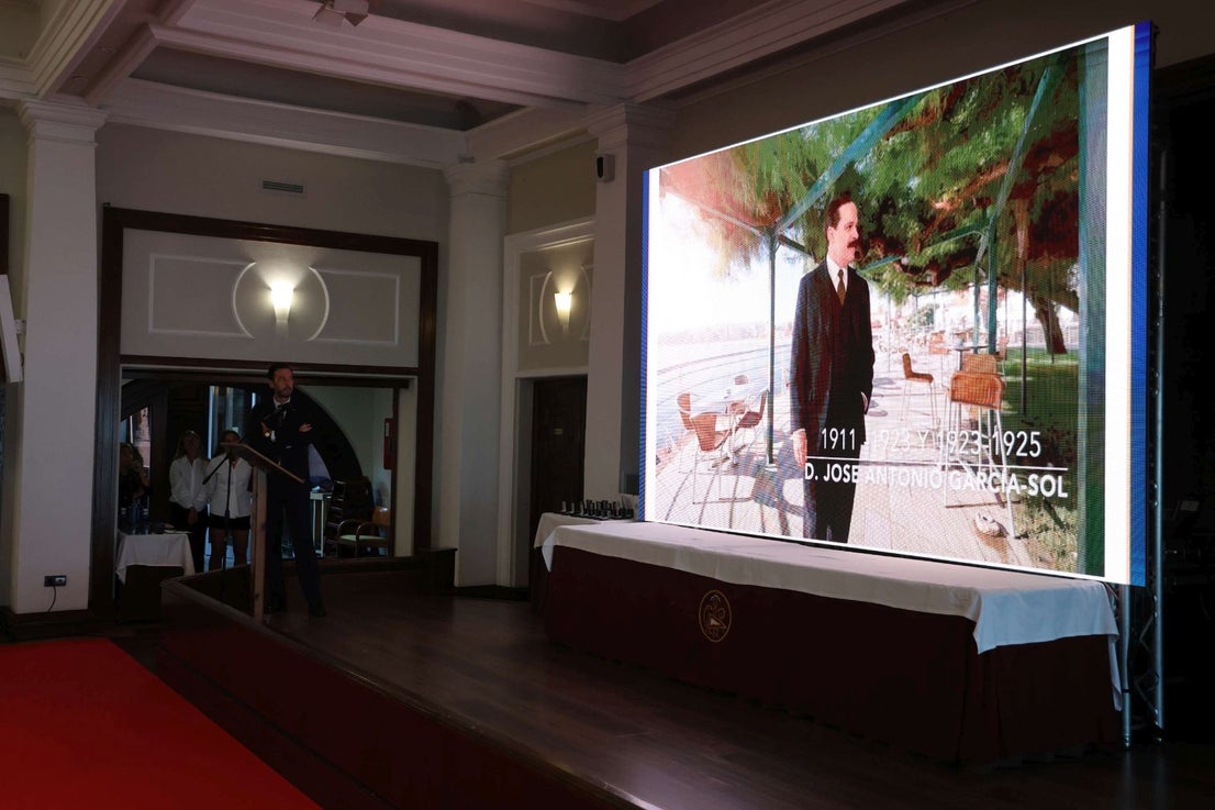El Club de Regatas de Gijón homenajea a 10 socias de honor