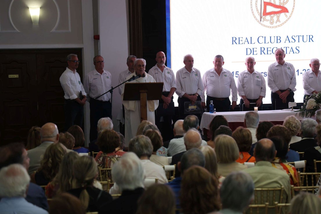 El Club de Regatas de Gijón homenajea a 10 socias de honor