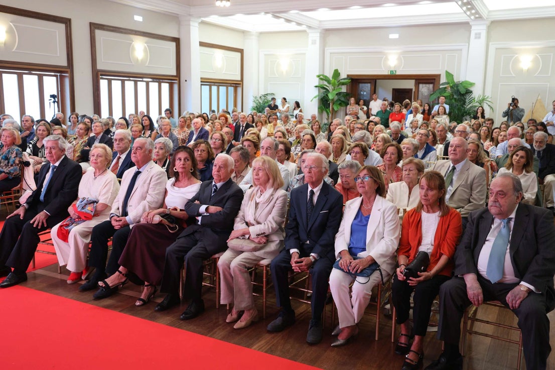 El Club de Regatas de Gijón homenajea a 10 socias de honor