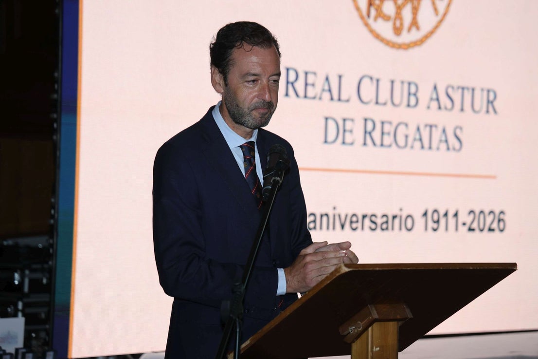 El Club de Regatas de Gijón homenajea a 10 socias de honor