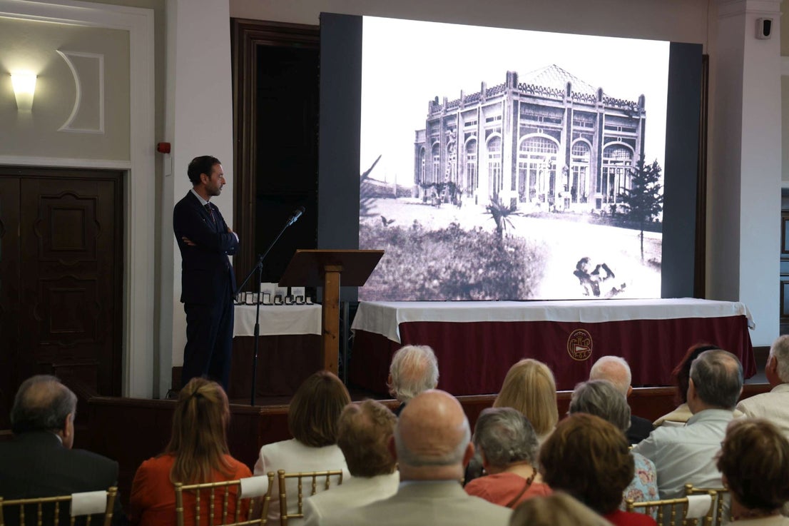 El Club de Regatas de Gijón homenajea a 10 socias de honor