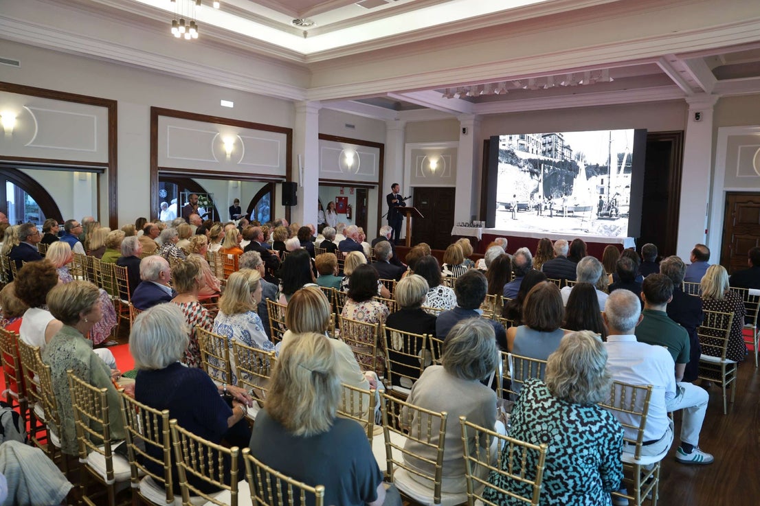 El Club de Regatas de Gijón homenajea a 10 socias de honor