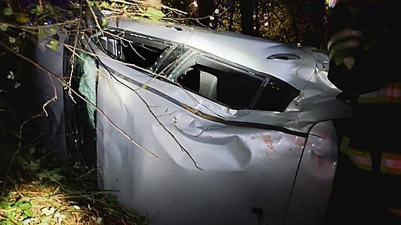 En el hospital de Jarrio tras salirse con su coche de la carretera y caer por un desnivel de 40 metros en El Franco