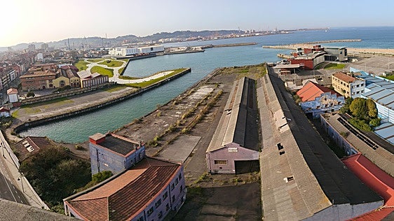 El gobierno municipal de Gijón fija el Plan Llave y Naval Azul como principales retos del final del mandato