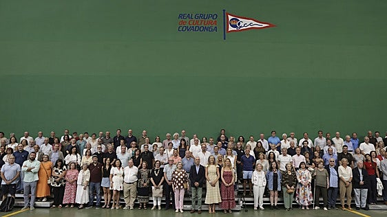 El Grupo Covadonga homenajea a casi mil socios por su «constancia, lealtad y compromiso»