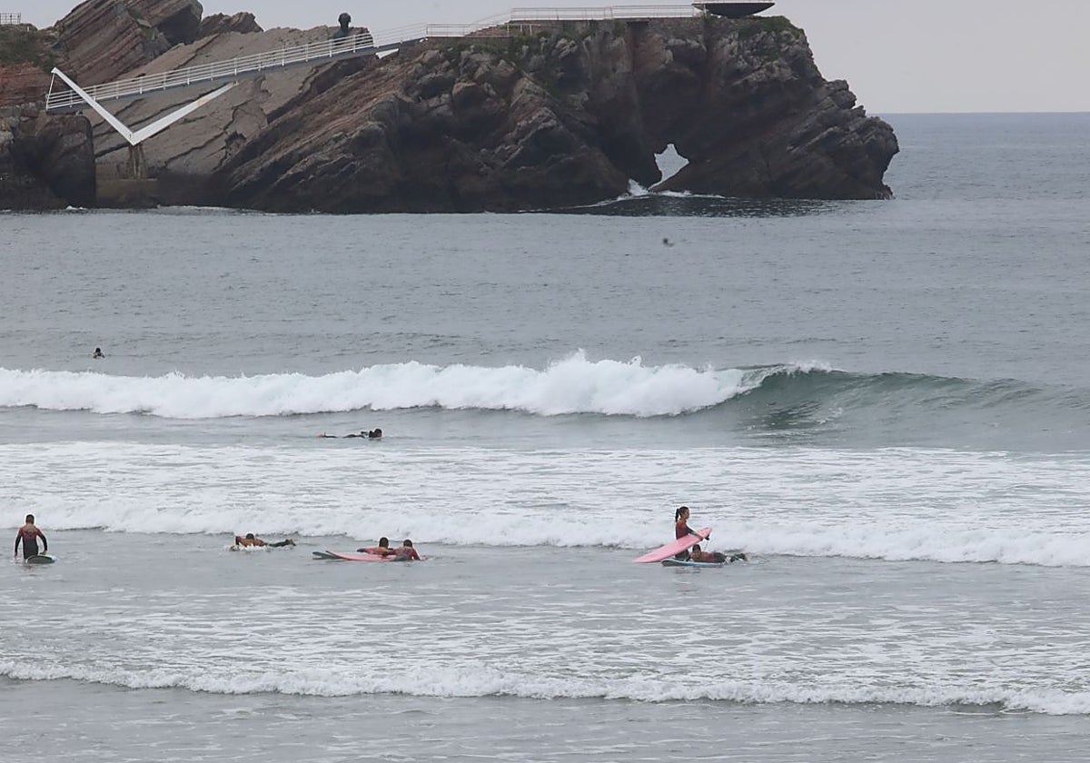 Habla el gerente de la escuela de surf de Salinas