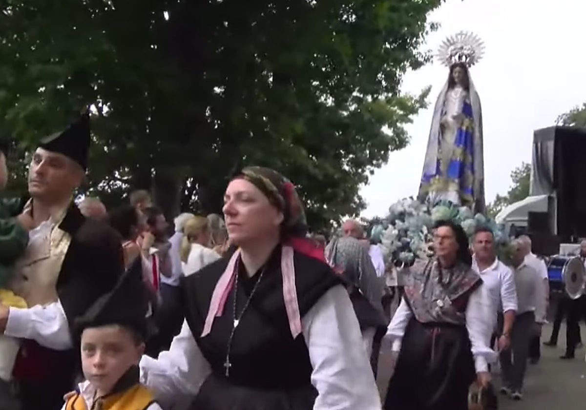 La Virgen de El Carbayu no logra la tregua en Langreo