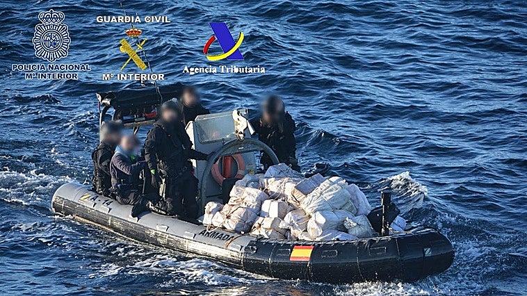 Una banda vasca fue identificada en la playa de Llumeres, en Gozón, al intentar robar la droga del interior del 'Nehir'