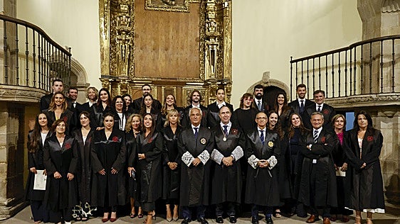 El Colegio de Abogados de Gijón cierra sus fiestas con la jura de 16 nuevos miembros