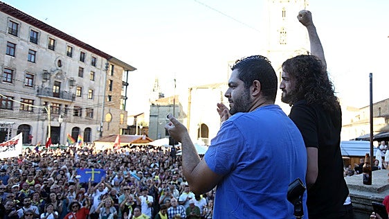 Tormenta política tras la agresión en Oviedo: el PP cierra filas y la oposición pide a Alfredo Canteli que rectifique