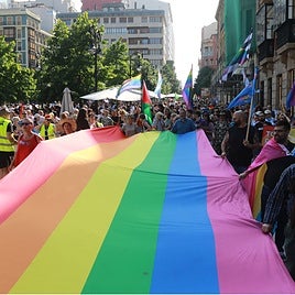 Manifestación con motivo del día del orgullo gay, en Gijón.