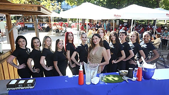 Un paseo con las misses en el Bombé de Oviedo: «Es la representación de la mujer asturiana»