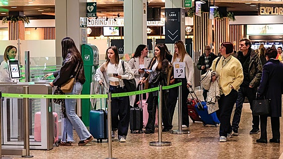 El Gobierno aprueba la ampliación del aeropuerto de Asturias y el recrecido de la pista