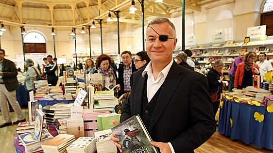 José Javier Esparza presenta su nuevo libro en Avilés: «En un mundo global la democracia desaparece»