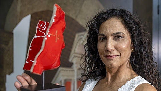 La actriz Toni acosta actúa en San Mateo, en Oviedo: «Los hijos te dan la brasa toda la vida»