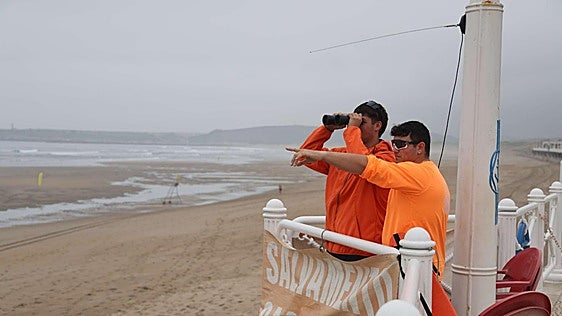 Salvamento atendió 560 incidencias en las playas de Castrillón este verano