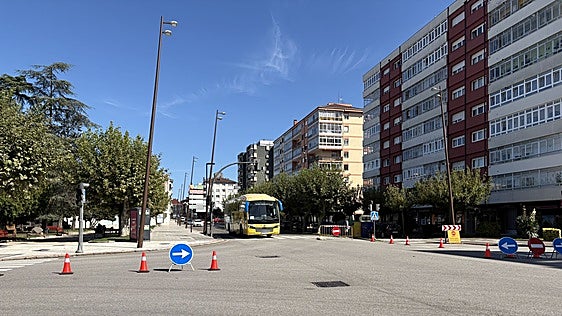 Arranca la renovación de tuberías en la avenida Eysines de Piedras Blancas con cortes al tráfico en un carril