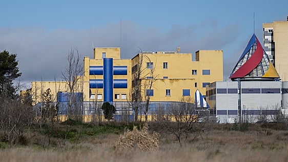 Expulsan del país a un ciudadano argelino detenido por dos robos en Gijón y que alegaba problemas con su padre para evitar el retorno