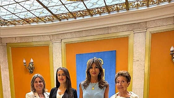 La Farmacia Estrada de Oviedo gana el concurso de escaparates del Rally Princesa