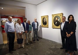 La familia Parada Bendi con los responsables municipales y las obras.