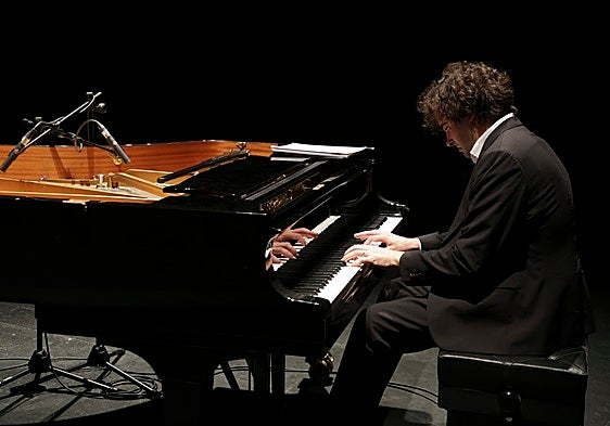 El pianista Martín García, durante su actuación en los Premios de EL COMERCIO.