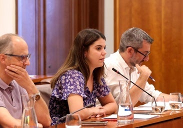 En el centro, la concejala de Hacienda, la socialista Raquel Ruiz, iniciará la ronda de contactos con la oposición en los próximos días.