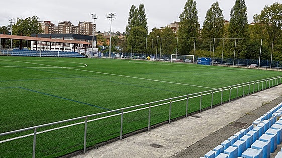 El nuevo césped artificial de La Toba, a disposición del fútbol base avilesino y del Real Avilés