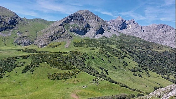 Peña Arpín: una montaña perfecta para asomarse al Parque Natural de Las Ubiñas