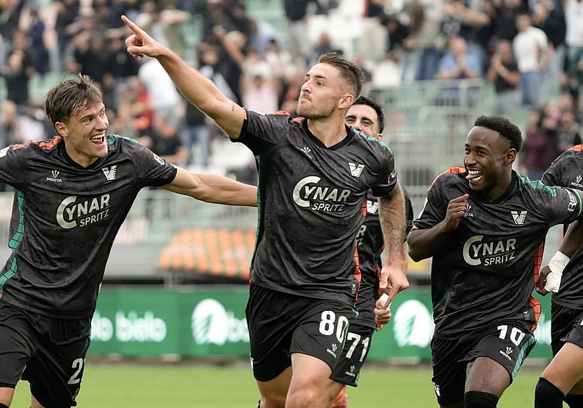 Sporting de Gijón Close Deal to Sign Striker Antonio Casas on Loan from Venezia