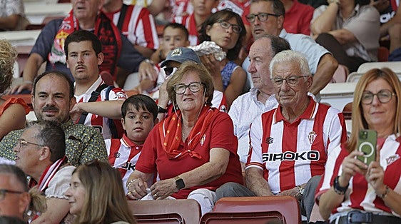 ¿Estuviste viendo el Sporting - Eldense? ¡Búscate en las fotos de El Molinón!