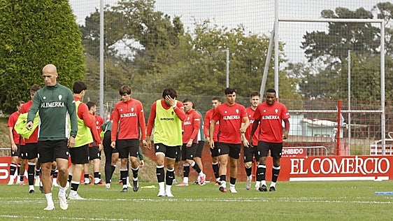El Sporting de Gijón abre la posibilidad a que el entrenamiento del sábado, previo al derbi, sea a puerta abierta