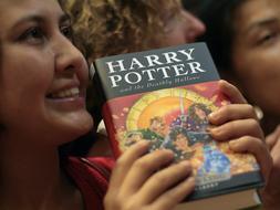 Las aventuras del personaje ideado por Joanne Kathleen Rowling han sido traducidas a 65 idiomas y se han publicado en 200 países. /ARCHIVO