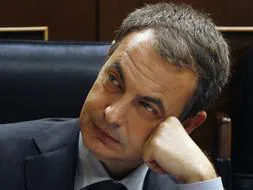El candidato socialista a presidente del Gobierno, José Luis Rodríguez Zapatero, durante la segunda jornada del debate. /REUTERS