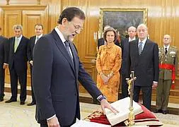 Rajoy, en el momento de jurar su cargo. / Foto: Efe | Vídeo: Atlas