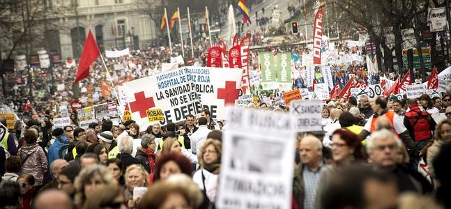 Miles de personas se manifiestan en el centro de Madrid. / Luca Piergiovani (Efe) | Europa Press