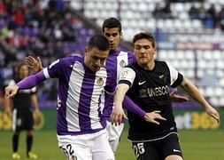 Encuentro entre el Valladolid y el Málaga correspondiente a la vigésimo séptima jornada de Liga. / R. García (Efe)