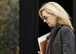 La infanta Cristina se dirige a su puesto de trabajo el pasado 5 de abril. / Efe