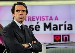 El expresidente del Gobierno José María Aznar, en el plató de Antena 3. / Kiko Huesca (Efe)
