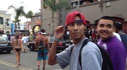 Imagen de Luis Enrique Rodríguez, con gorra, que la policía de Huntington Beach colgó.